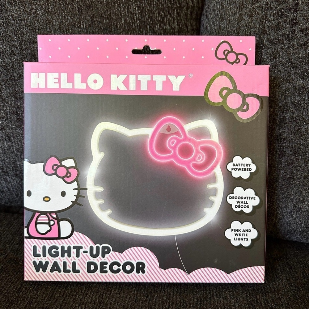 NIB Hello Kitty Pink and White Light-Up Decor